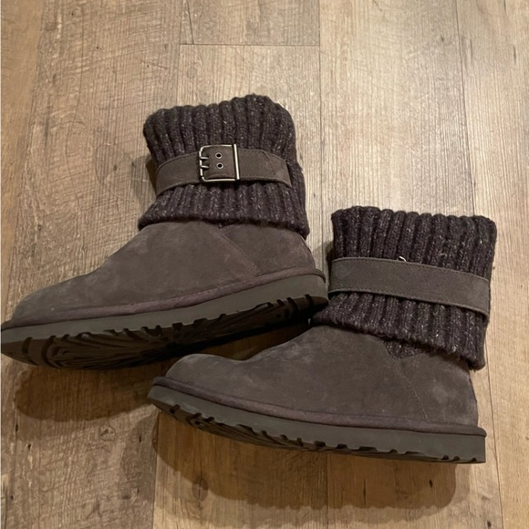 Ugg | Cambridge Knit Leather Boots - Picture 4 of 11